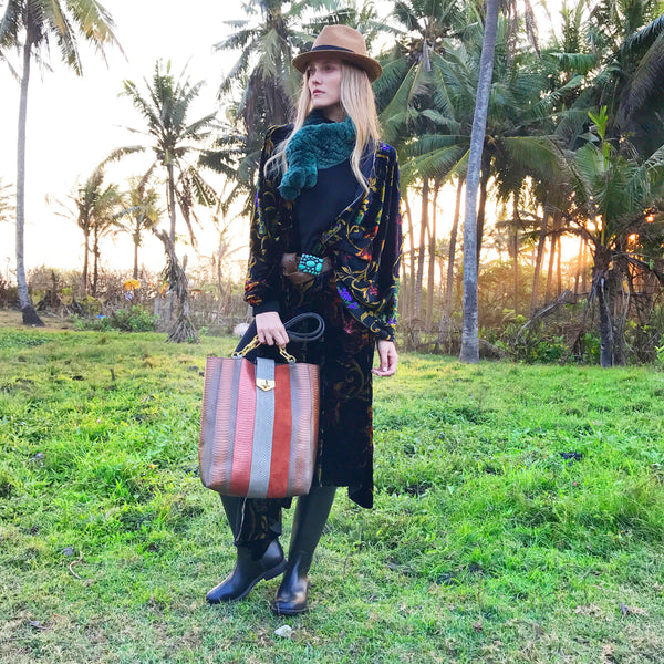Don't miss it! TAH TONG SAK, the new perfect Tote Bag just launched in Darsala Boutique