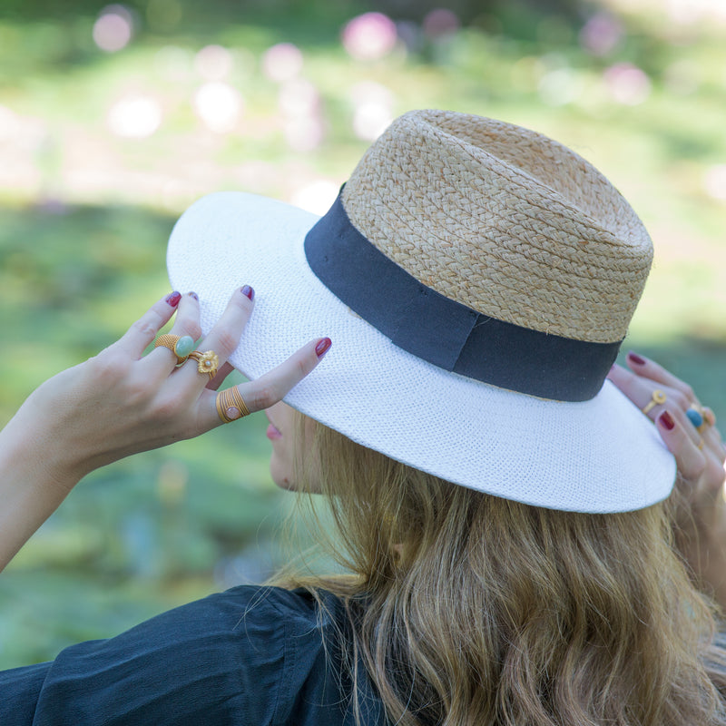 CLELIE delicate adjustable leave ring pearl