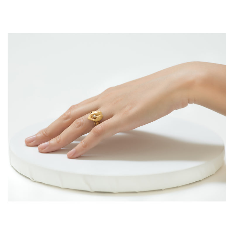 CLELIE delicate adjustable leave ring pearl