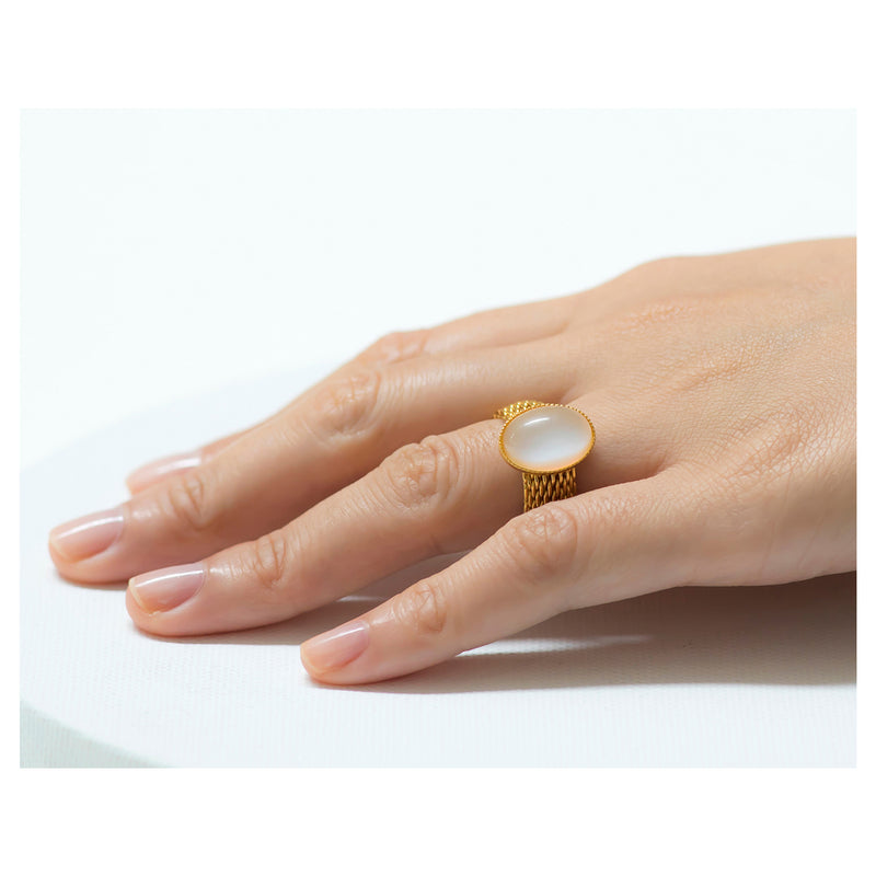 SHANTA Mesh Ring & Pearly Cabochon
