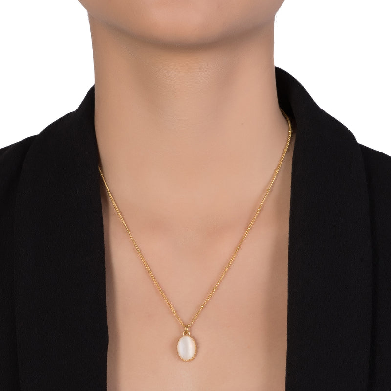 MEDICIS Vintage-inspired necklace pearl