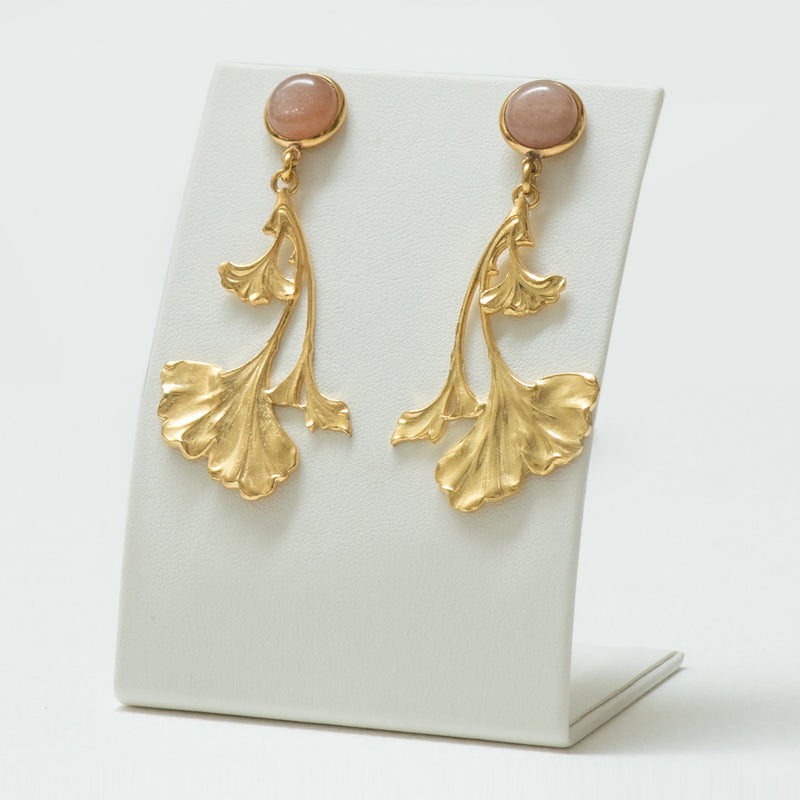 DAHLIA earrings gold-plated with a pink monstone cabochon