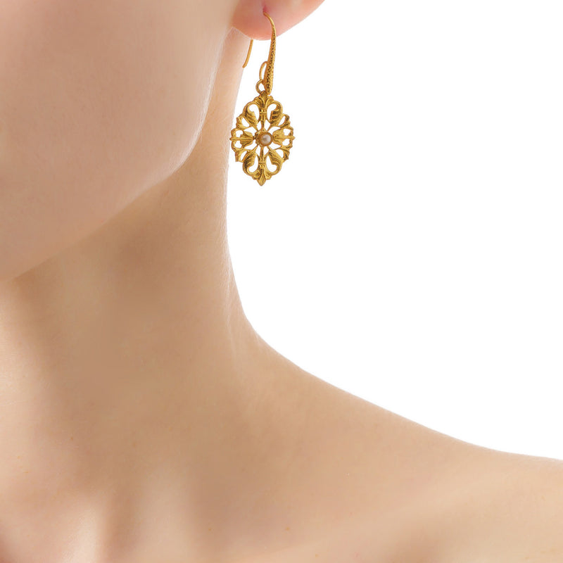 Nolan pearl vintage-inspired earring