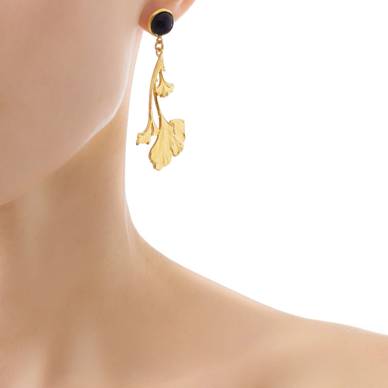 DAHLIA earrings gold-plated with a black cabochon