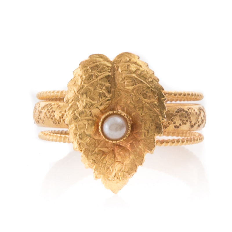 CLELIE delicate adjustable leave ring pearl