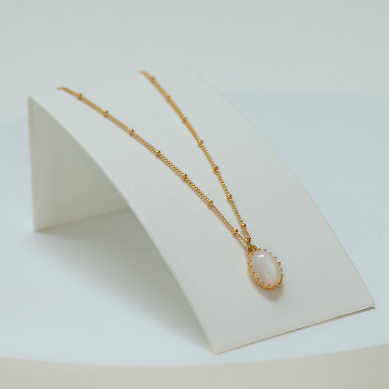 MEDICIS Vintage-inspired necklace pearl
