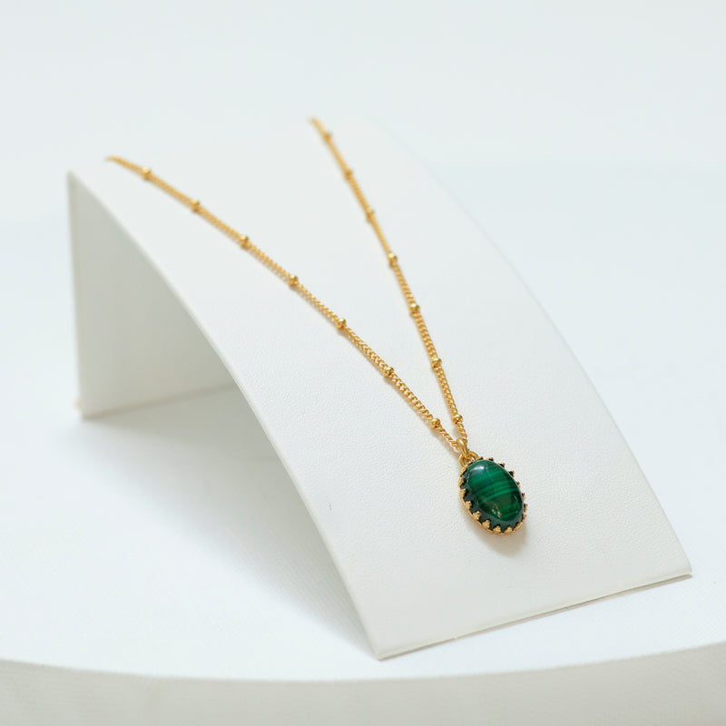 MEDICIS Vintage-inspired necklace Malachite