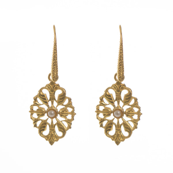 Nolan pearl vintage-inspired earring